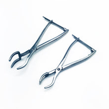 Load image into Gallery viewer, High Quality Stainless steel Three-claw reset forceps Veterinary orthopedics Instruments
